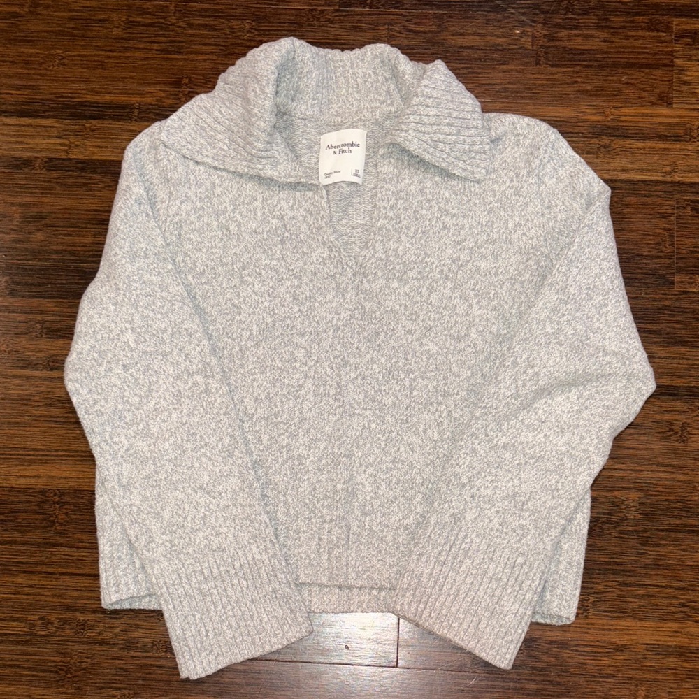 Abercrombie & Fitch Light Gray Collard Sweater